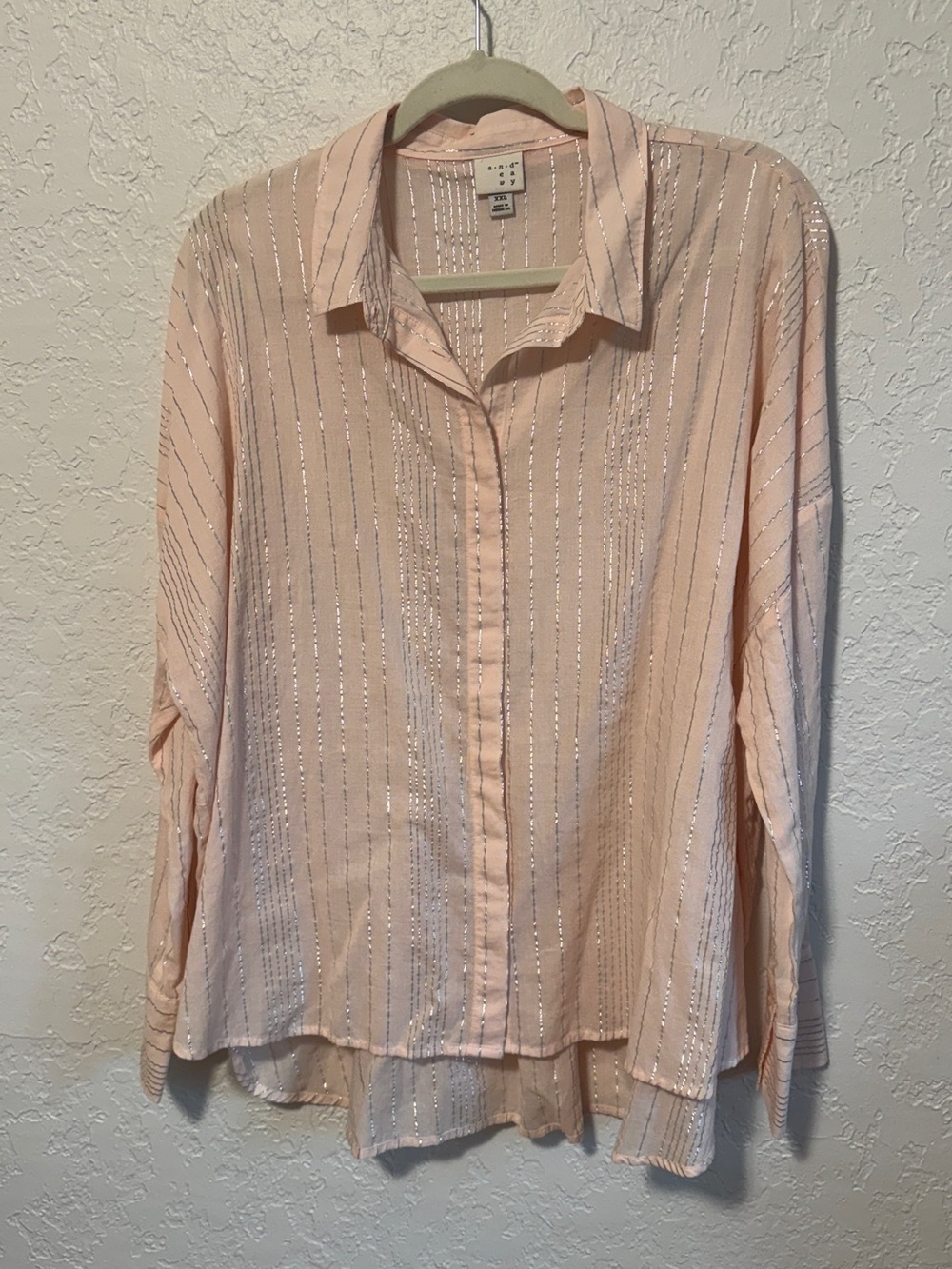 Light pink button down shirt with silver stripes - Picture 2 of 8
